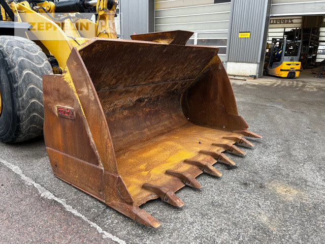 Wheel loader Cat 966M