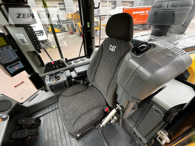 Wheel loader Cat 966M