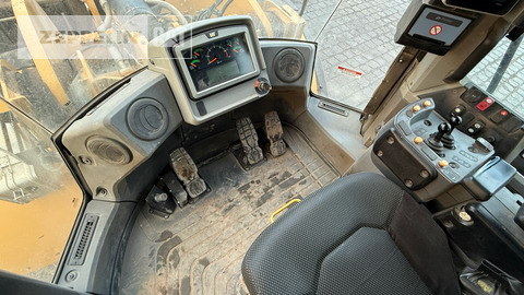 Wheel loader Cat 966M