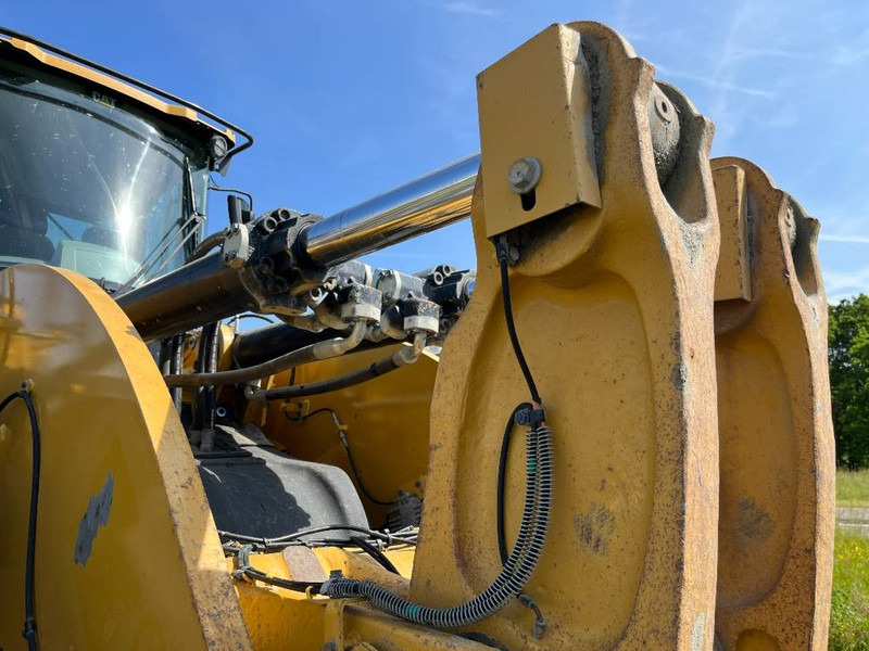 Wheel loader Cat 982M