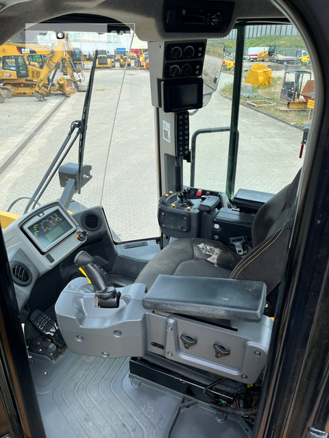 Wheel loader Cat 982M