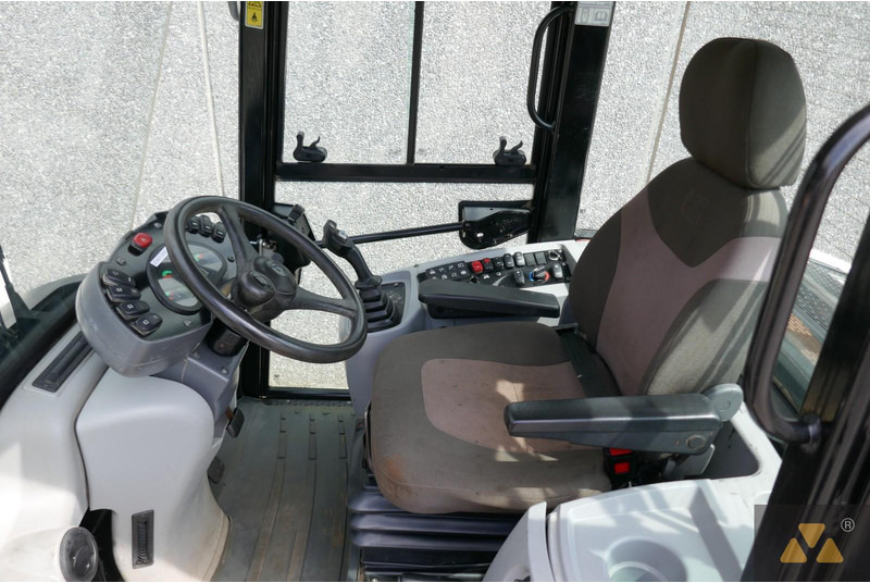 Wheel loader Caterpillar 906M