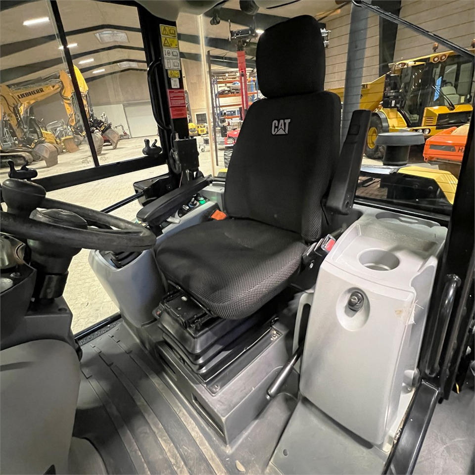 Wheel loader Caterpillar 906 M