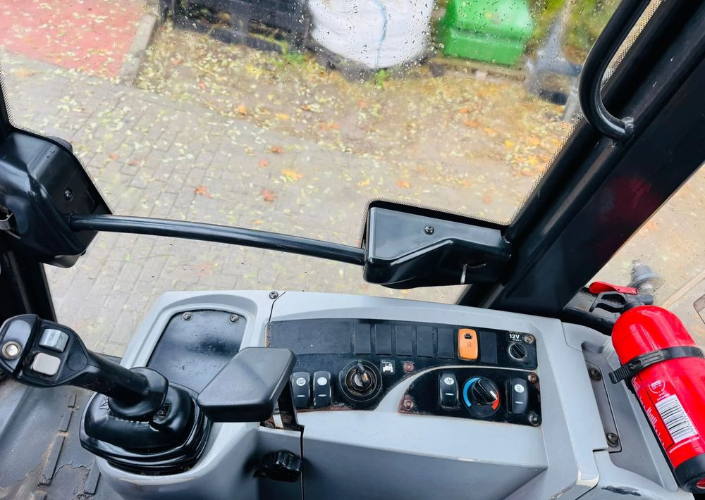 Wheel loader Caterpillar 907H