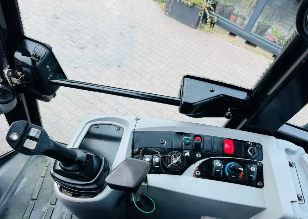 Wheel loader Caterpillar 908H