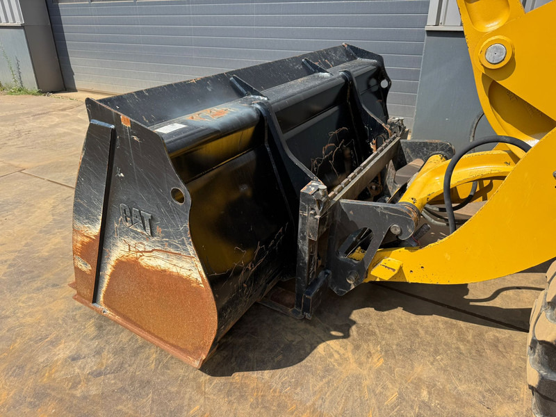 Wheel loader Caterpillar 908M