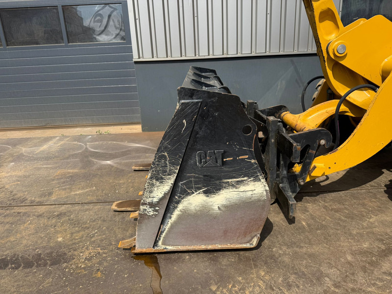 Wheel loader Caterpillar 908M