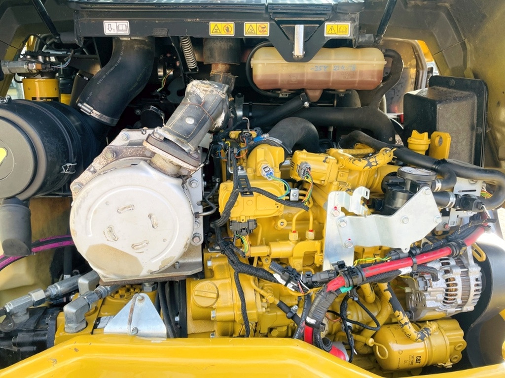 Wheel loader Caterpillar 908M (3893)