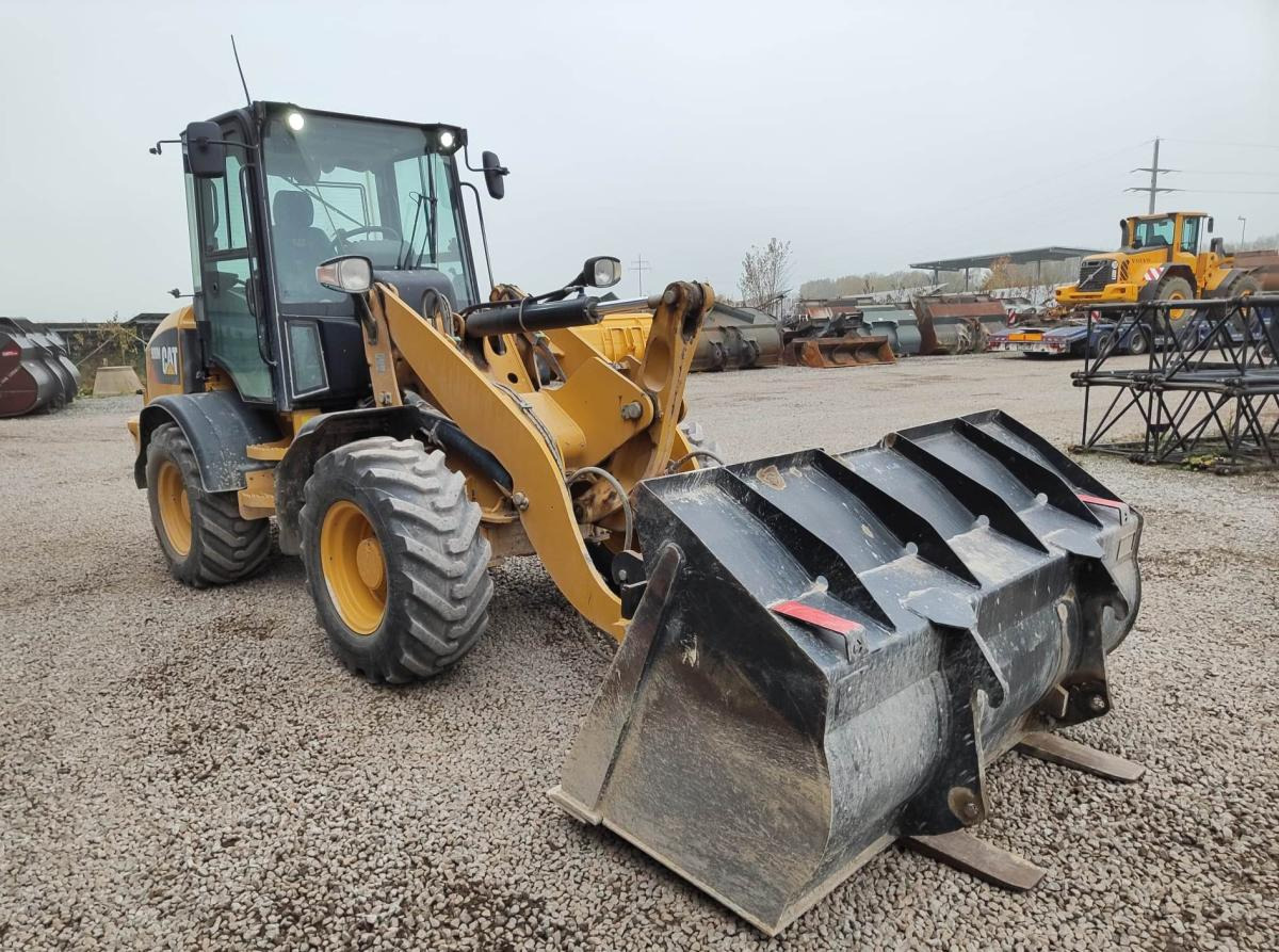 Wheel loader Caterpillar 908 M