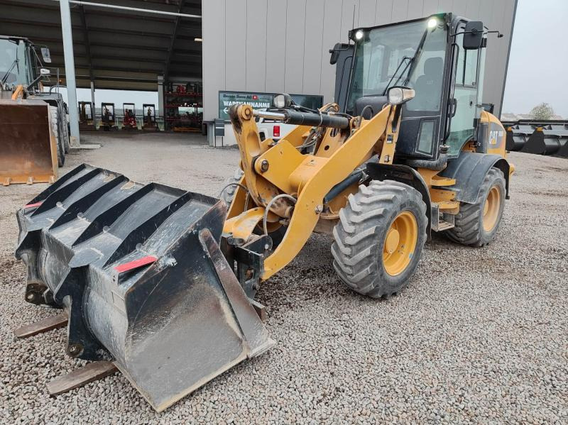 Wheel loader Caterpillar 908 M