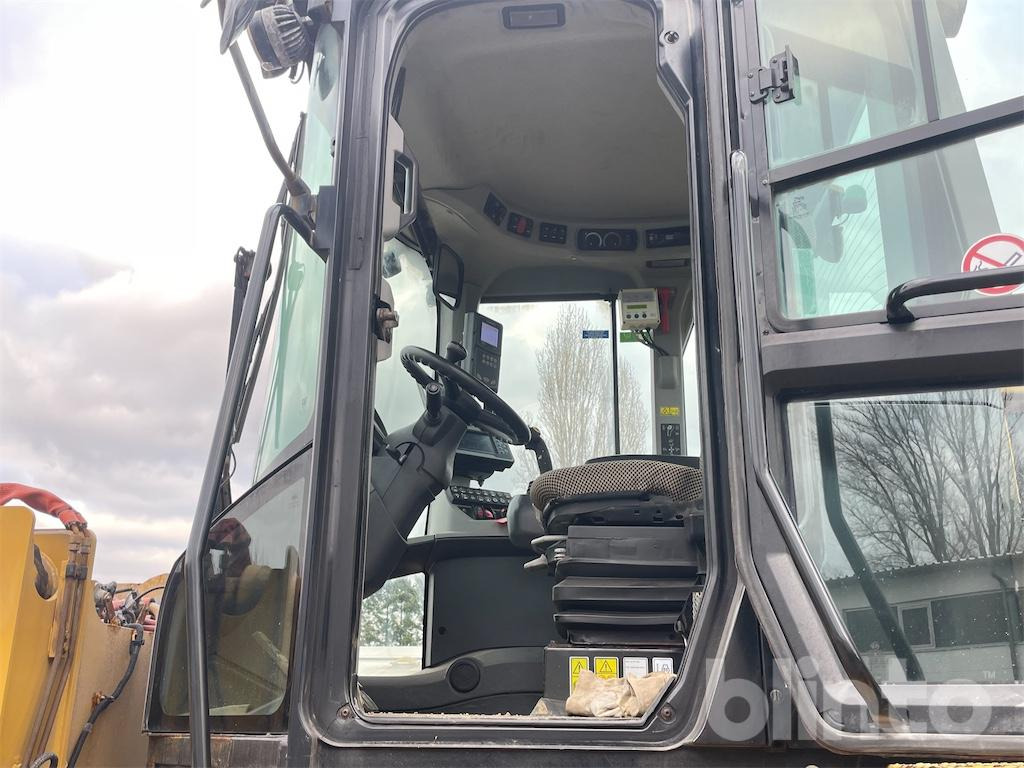 Wheel loader Caterpillar 930 M (2016)