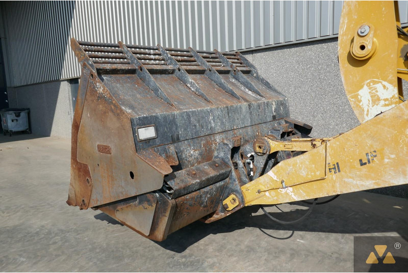 Wheel loader Caterpillar 938M