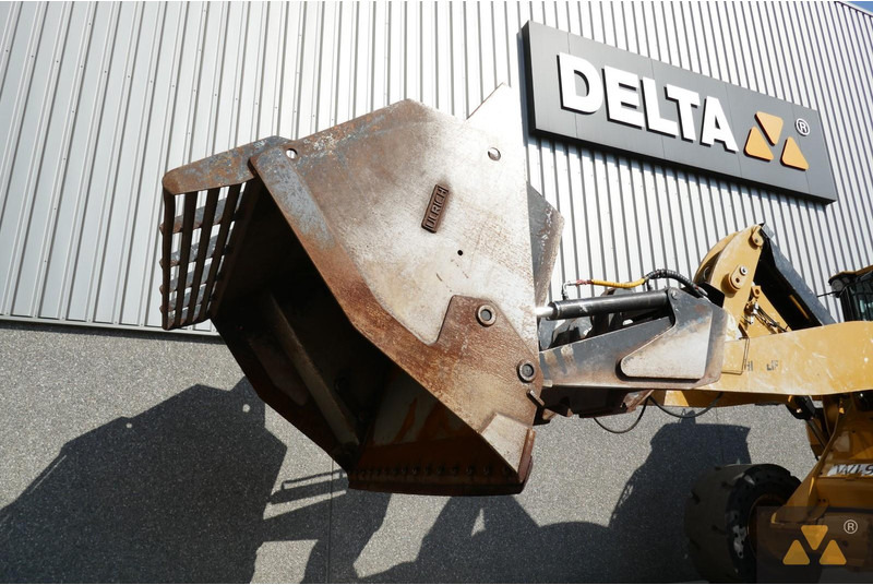 Wheel loader Caterpillar 938M