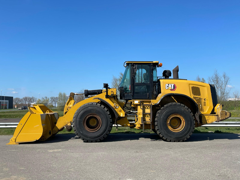 Wheel loader Caterpillar 972M XE - CE / new tires / new bucket edge