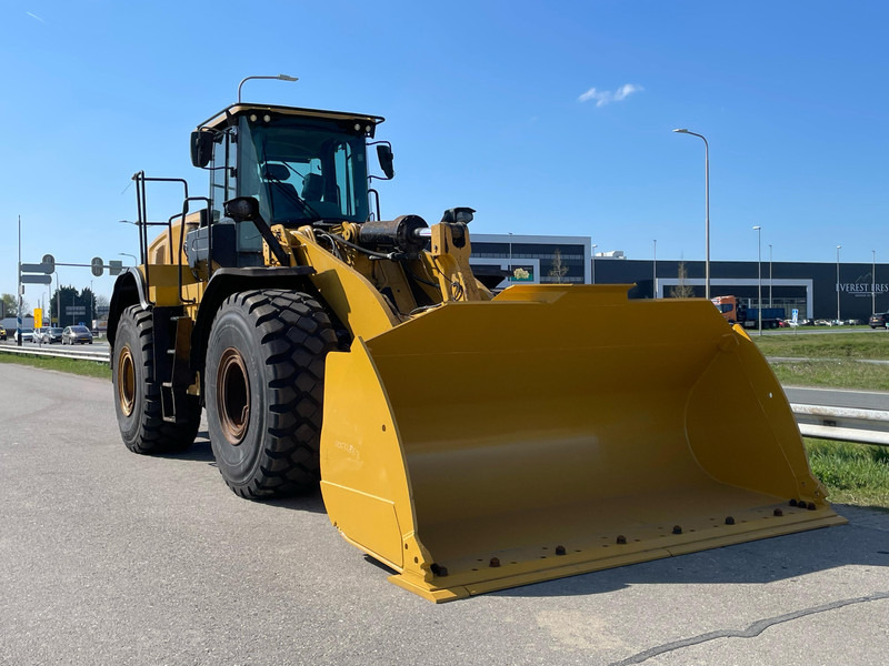 Wheel loader Caterpillar 972M XE - CE / new tires / new bucket edge
