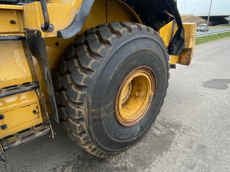 Wheel loader Caterpillar 972M XE | New tires
