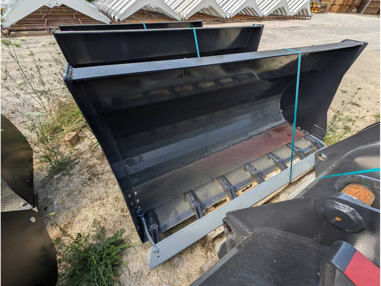 Wheel loader DEKPOL STEEL SP. Z.O.O. LOADING BUCKET WITH TEETH - AS - 1850 MM - 0.70 CBM