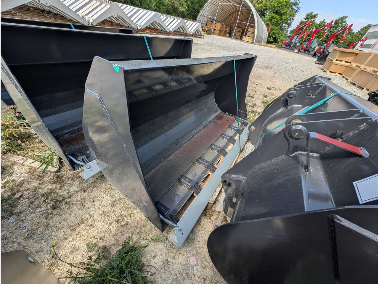 Wheel loader DEKPOL STEEL SP. Z.O.O. LOADING BUCKET WITH TEETH - AS - 1850 MM - 0.70 CBM