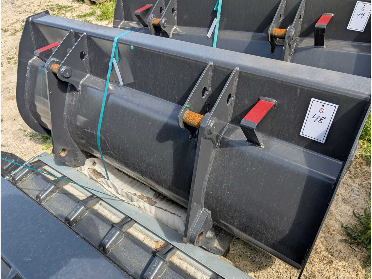 Wheel loader DEKPOL STEEL SP. Z.O.O. LOADING BUCKET WITH TEETH - AS - 1850 MM - 0.70 CBM