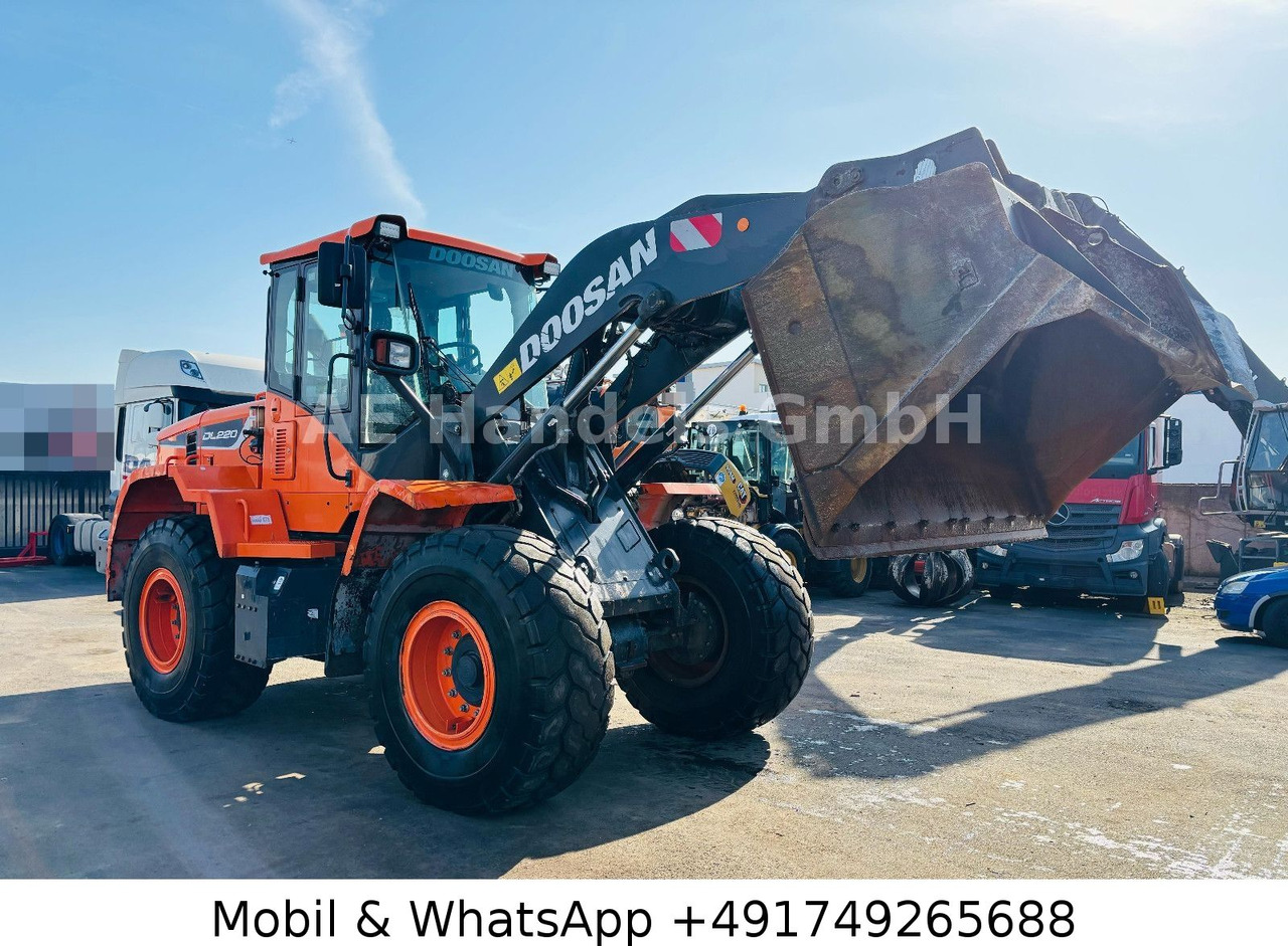 Wheel loader Doosan DL220-5 *Schnellwechsler/Kamera/Schaufel/Gabel