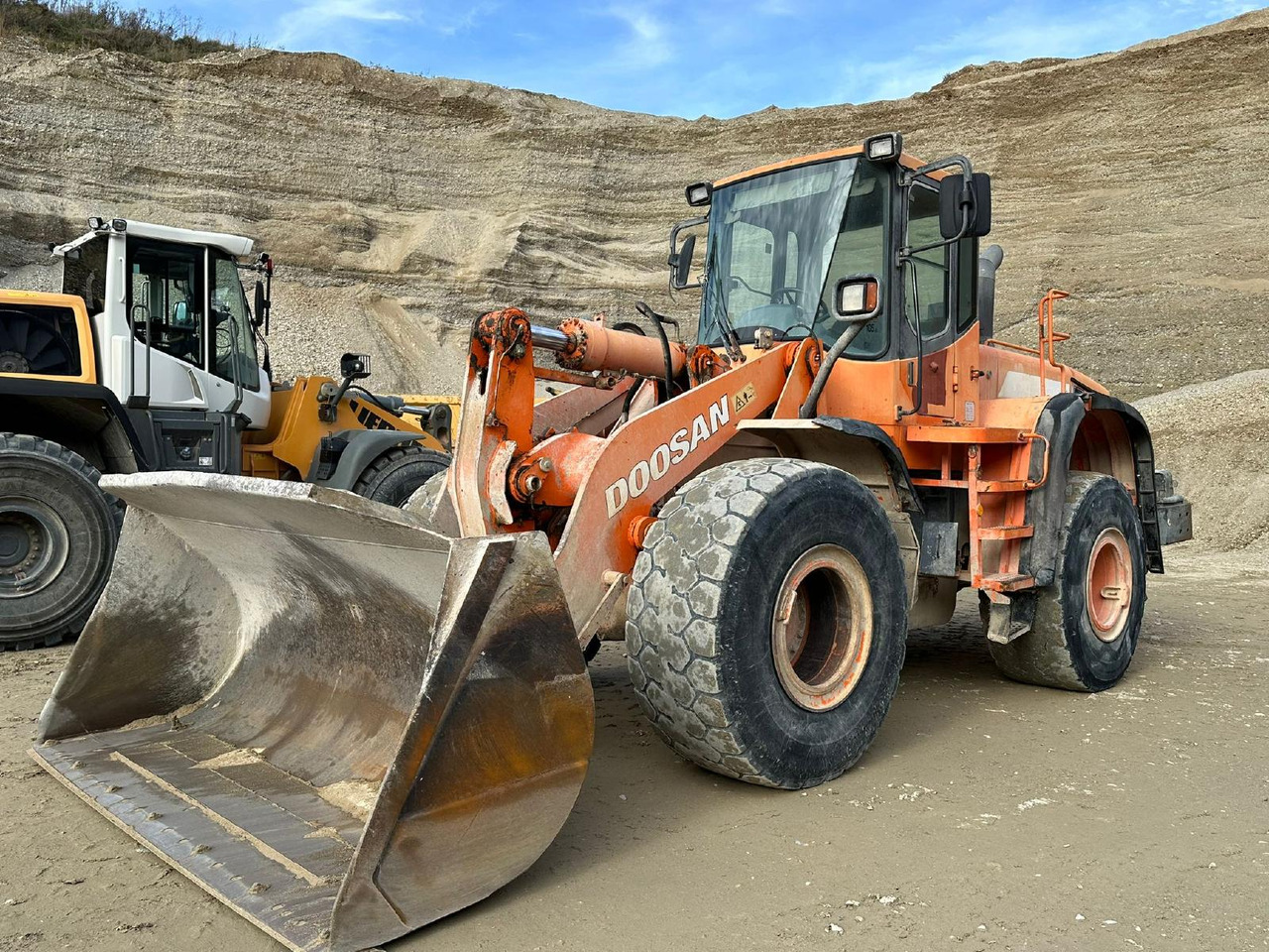 Wheel loader Doosan DL 300