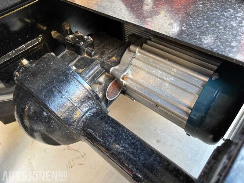 Wheel loader ELEKTRISK HJULLASTER. 1T LØFTEKAPASITET. MANUEL OG RADIOSTYRT