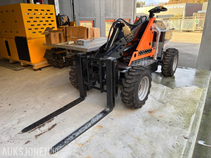 Wheel loader ELEKTRISK HJULLASTER. 1T LØFTEKAPASITET. MANUEL OG RADIOSTYRT