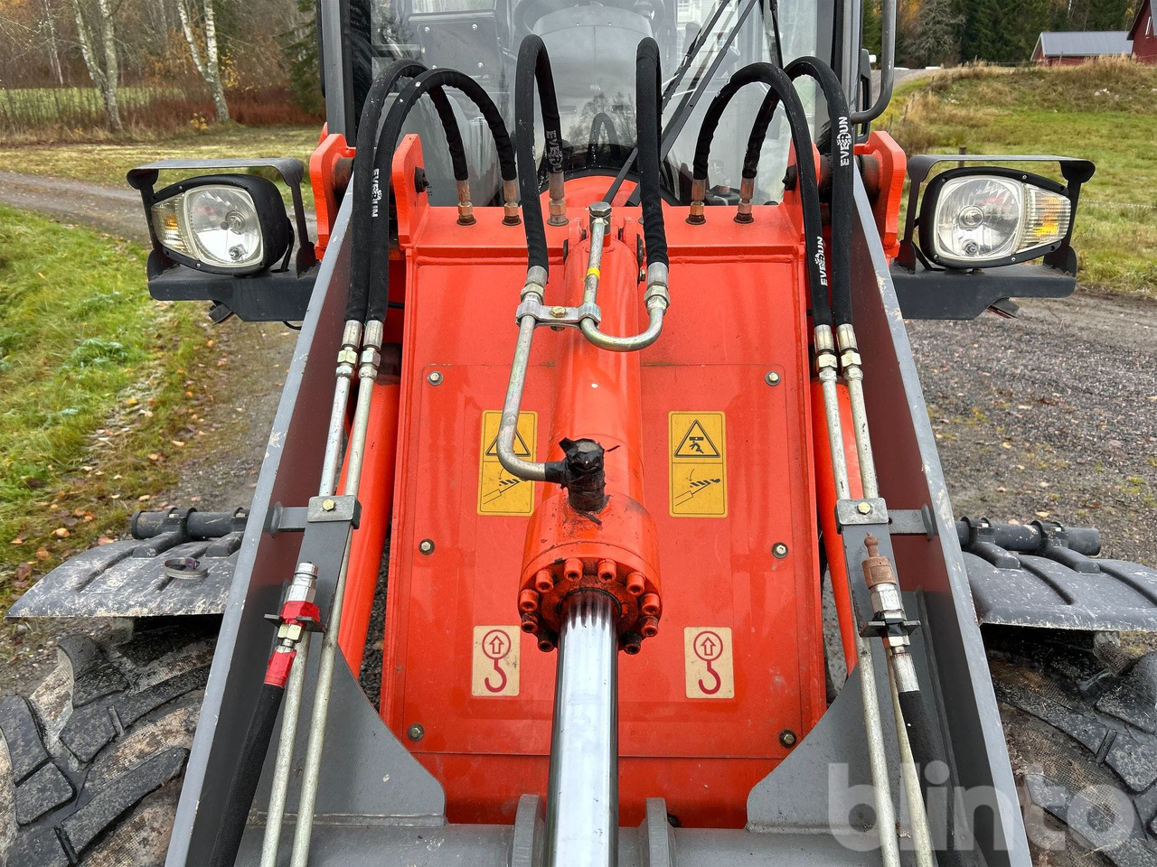 Wheel loader Everun ER12 med gafflar och planeringskopa
