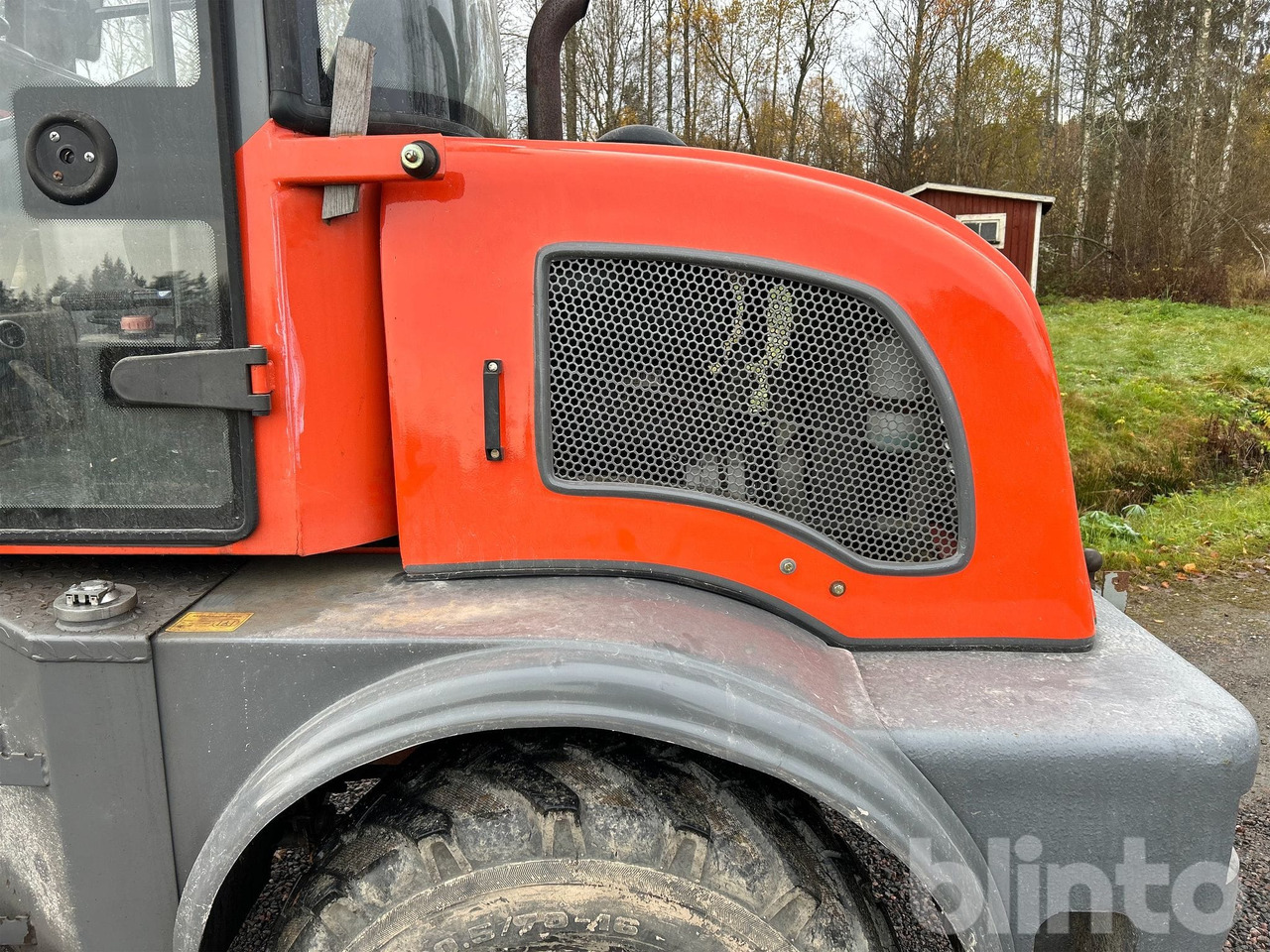 Wheel loader Everun ER12 med gafflar och planeringskopa