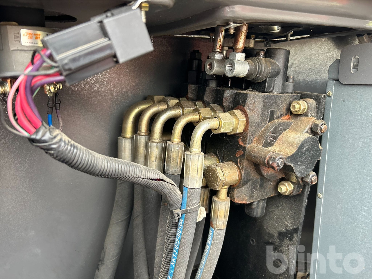 Wheel loader Everun ER12 med gafflar och planeringskopa