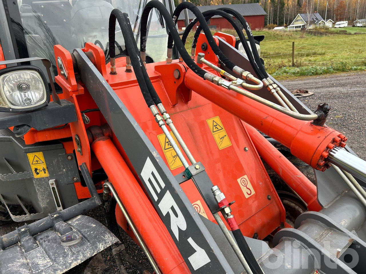Wheel loader Everun ER12 med gafflar och planeringskopa
