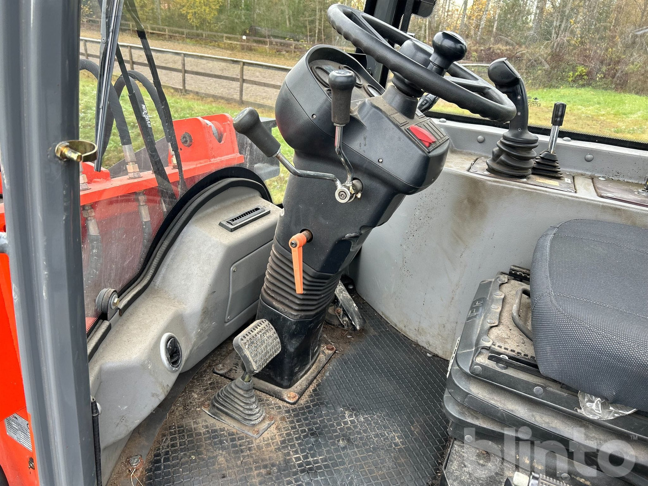 Wheel loader Everun ER12 med gafflar och planeringskopa