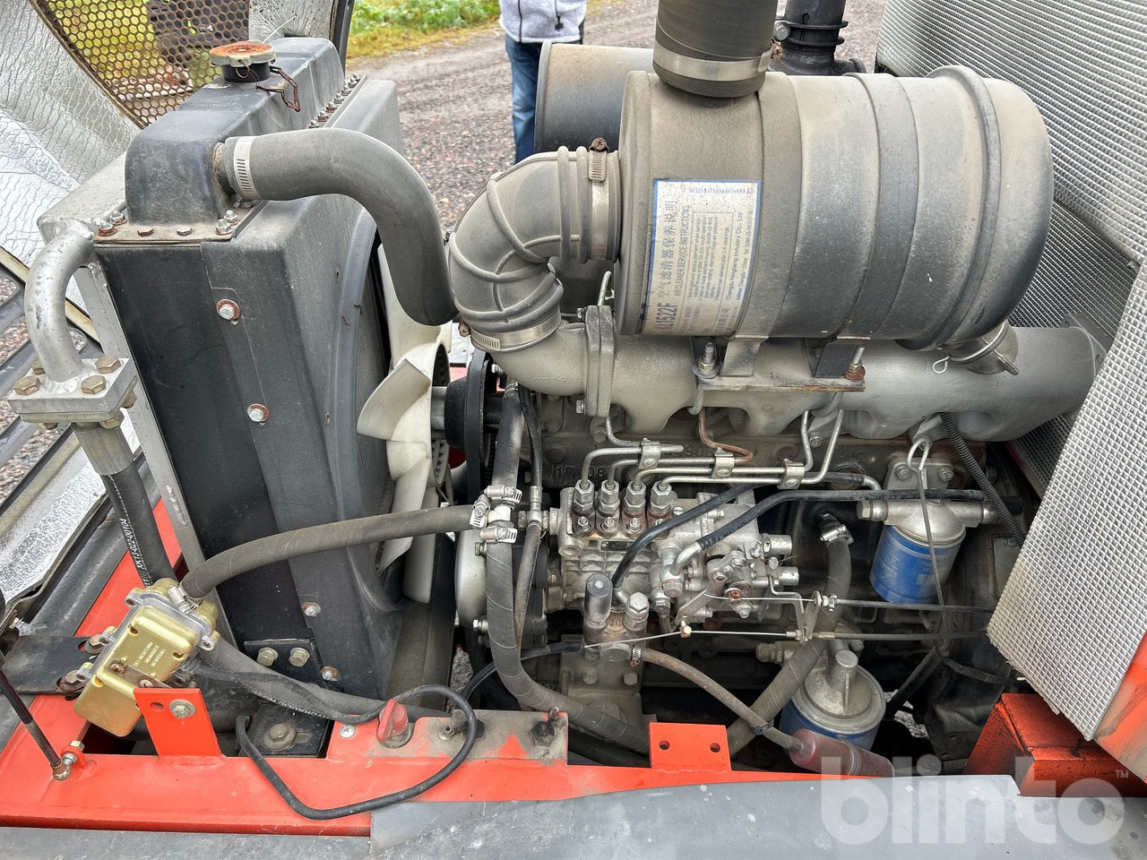 Wheel loader Everun ER12 med gafflar och planeringskopa