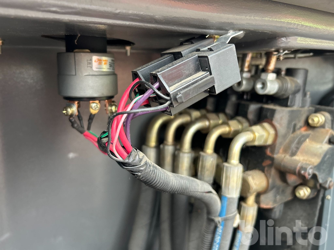 Wheel loader Everun ER12 med gafflar och planeringskopa