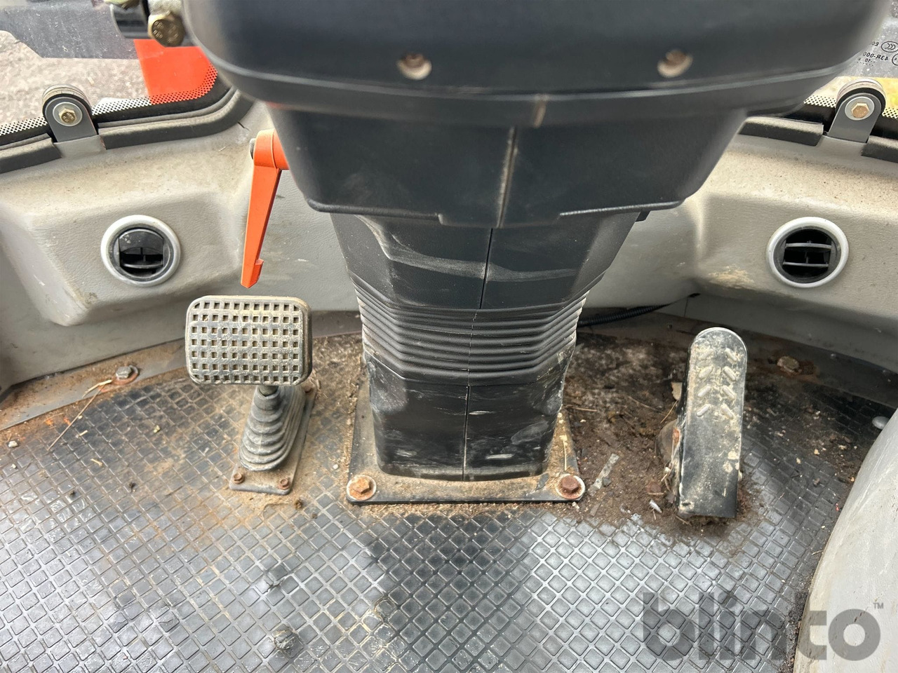 Wheel loader Everun ER12 med gafflar och planeringskopa