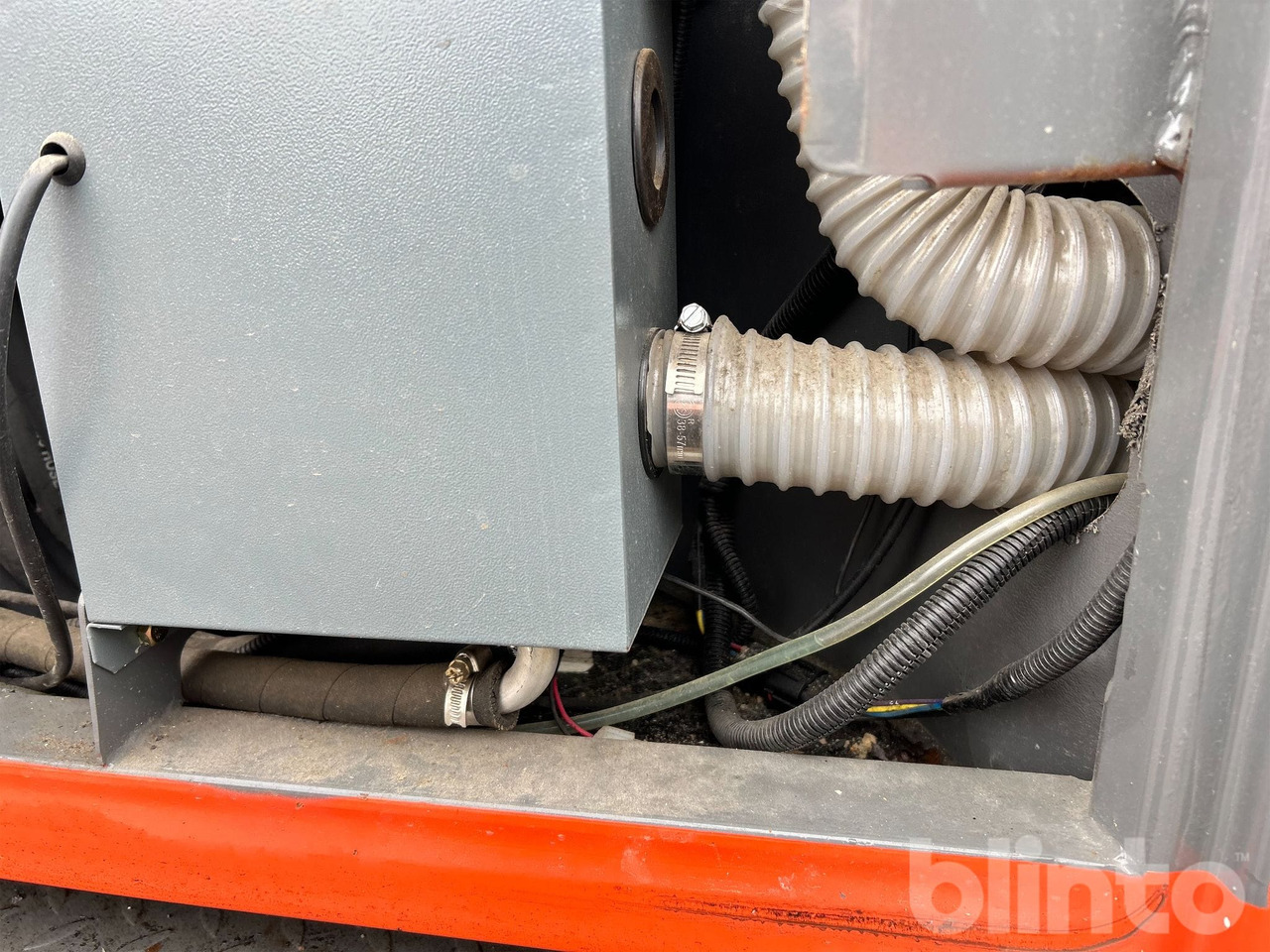 Wheel loader Everun ER12 med gafflar och planeringskopa