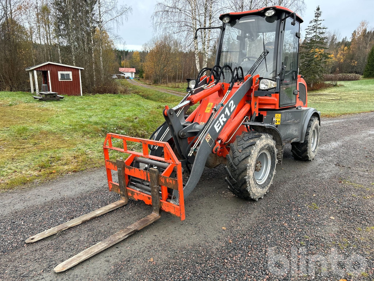 Wheel loader Everun ER12 med gafflar och planeringskopa