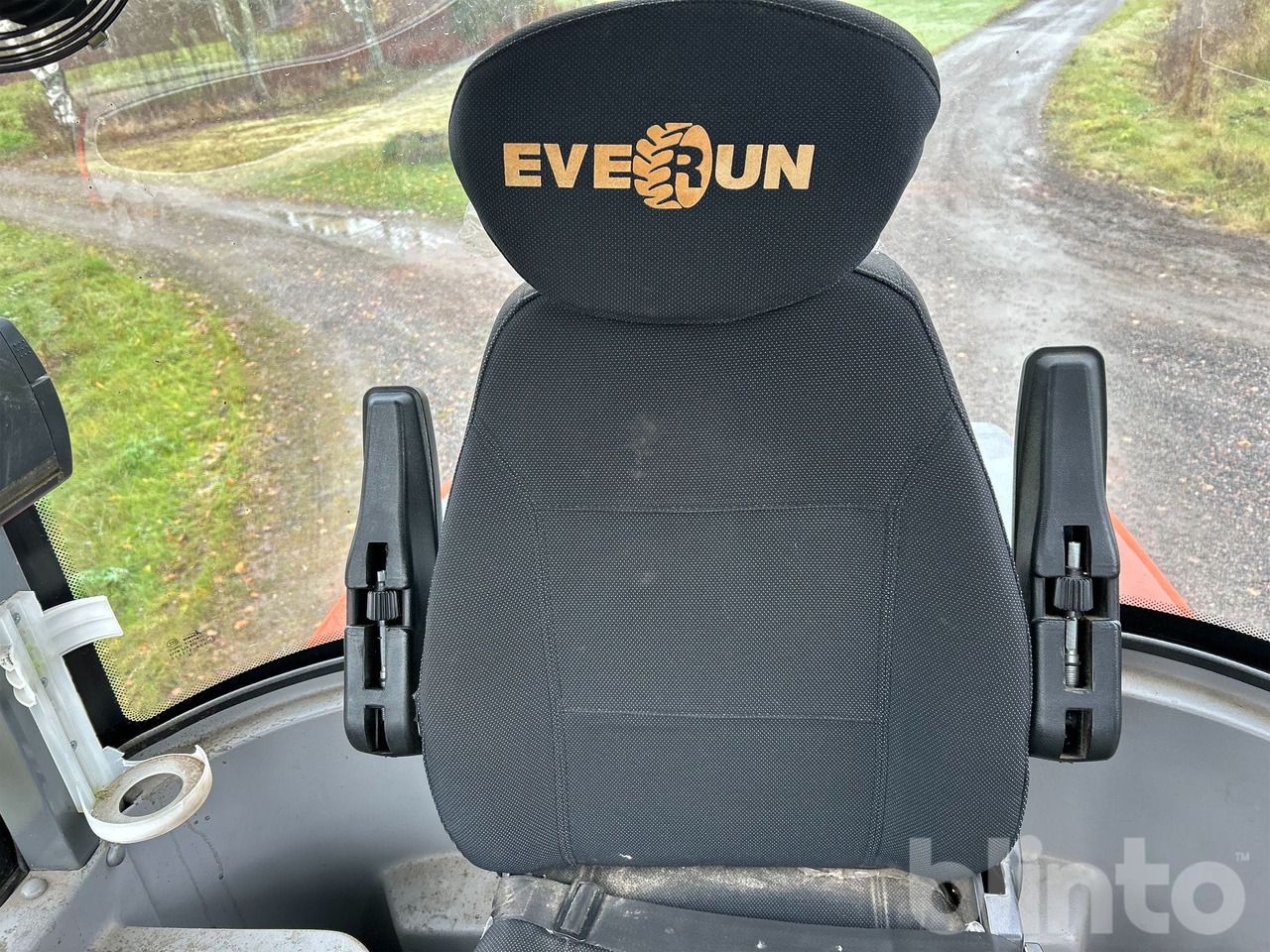 Wheel loader Everun ER12 med gafflar och planeringskopa