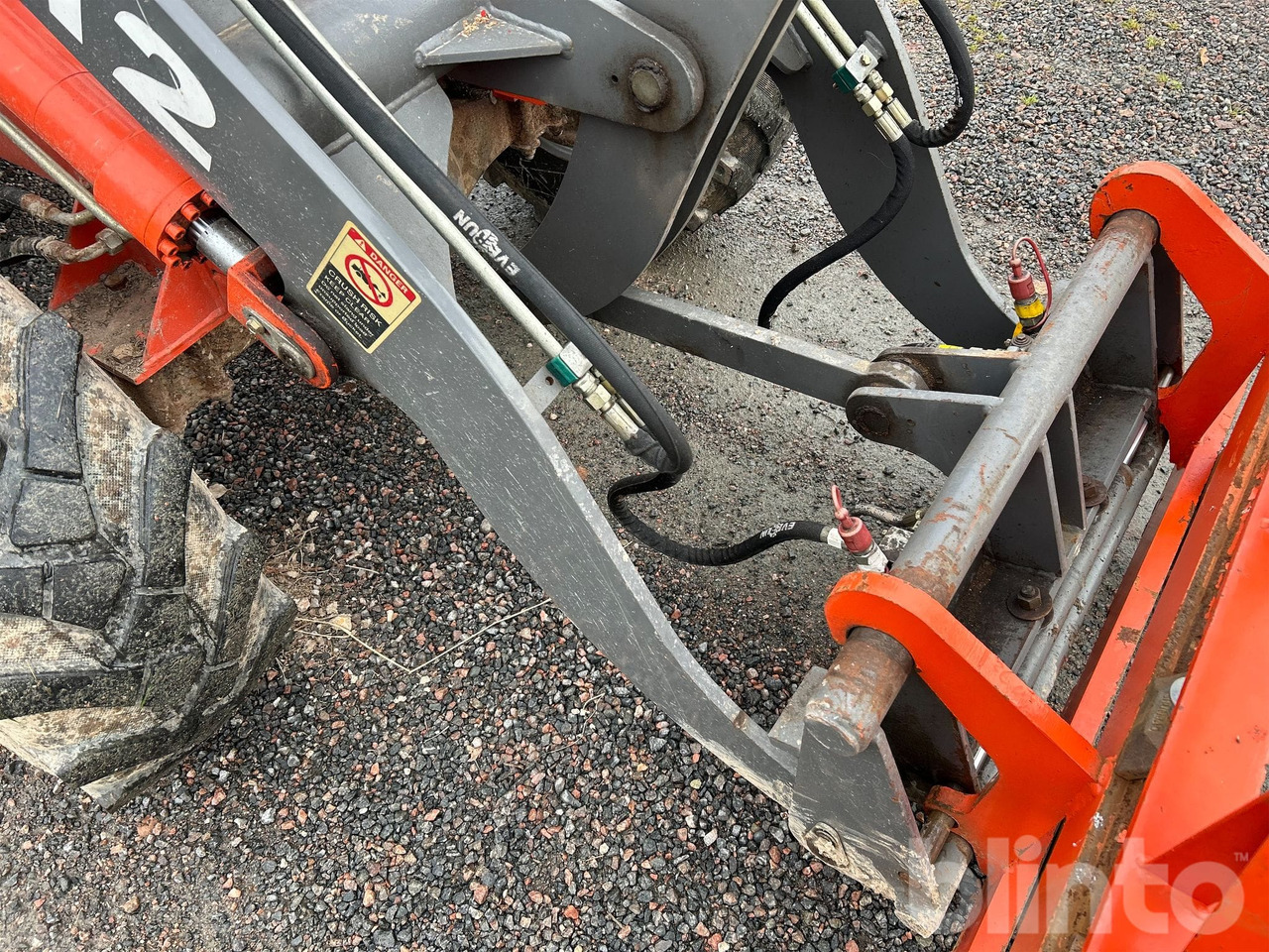 Wheel loader Everun ER12 med gafflar och planeringskopa