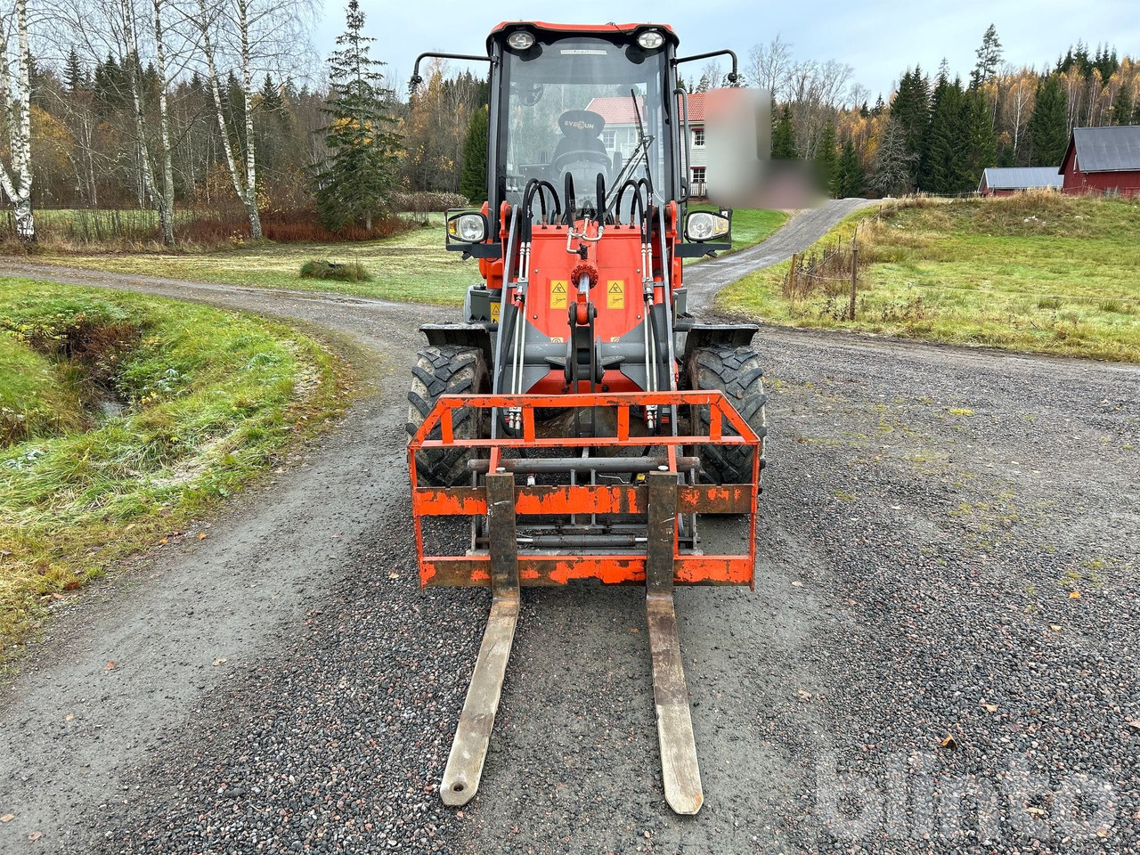 Wheel loader Everun ER12 med gafflar och planeringskopa