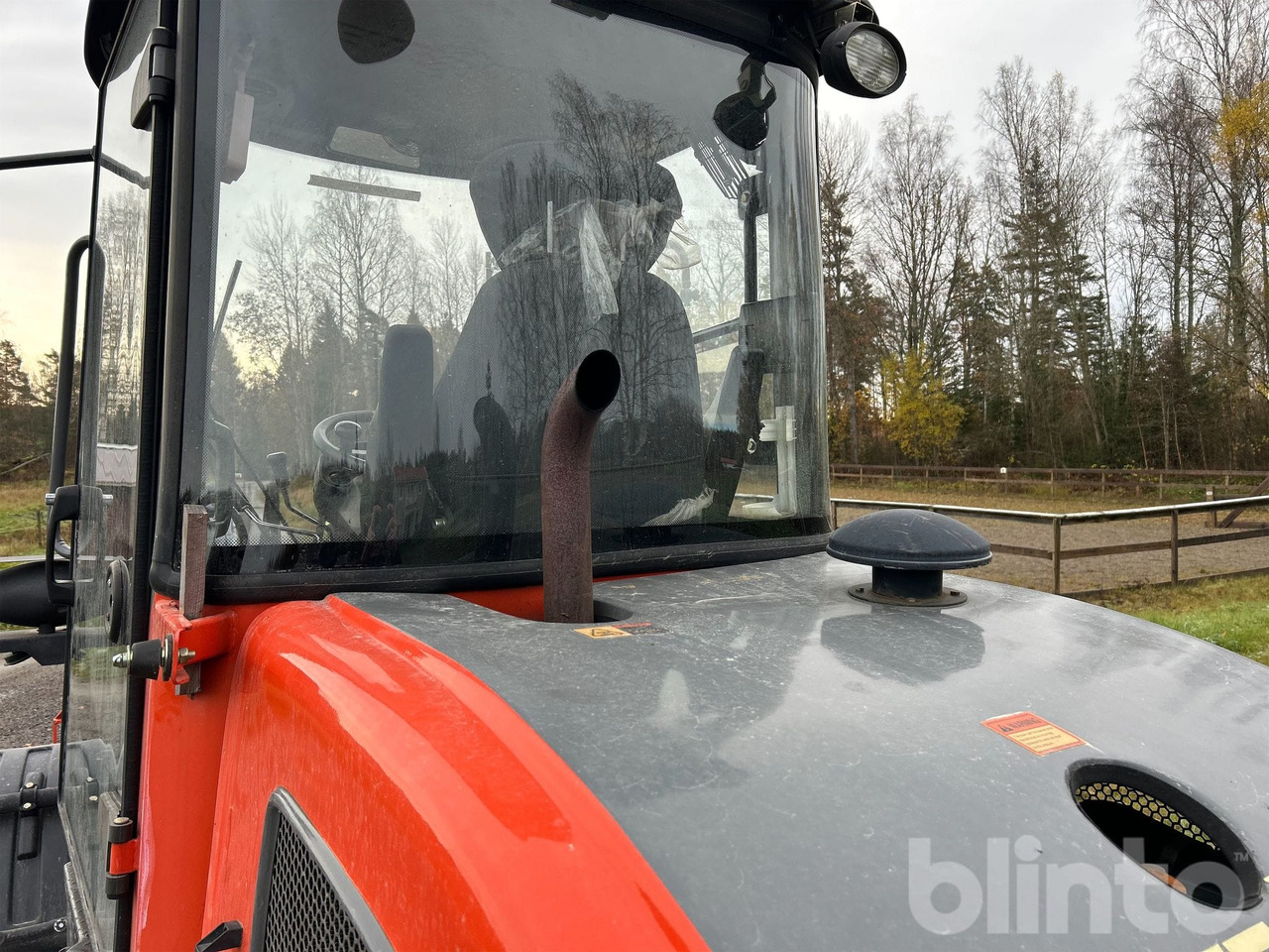 Wheel loader Everun ER12 med gafflar och planeringskopa