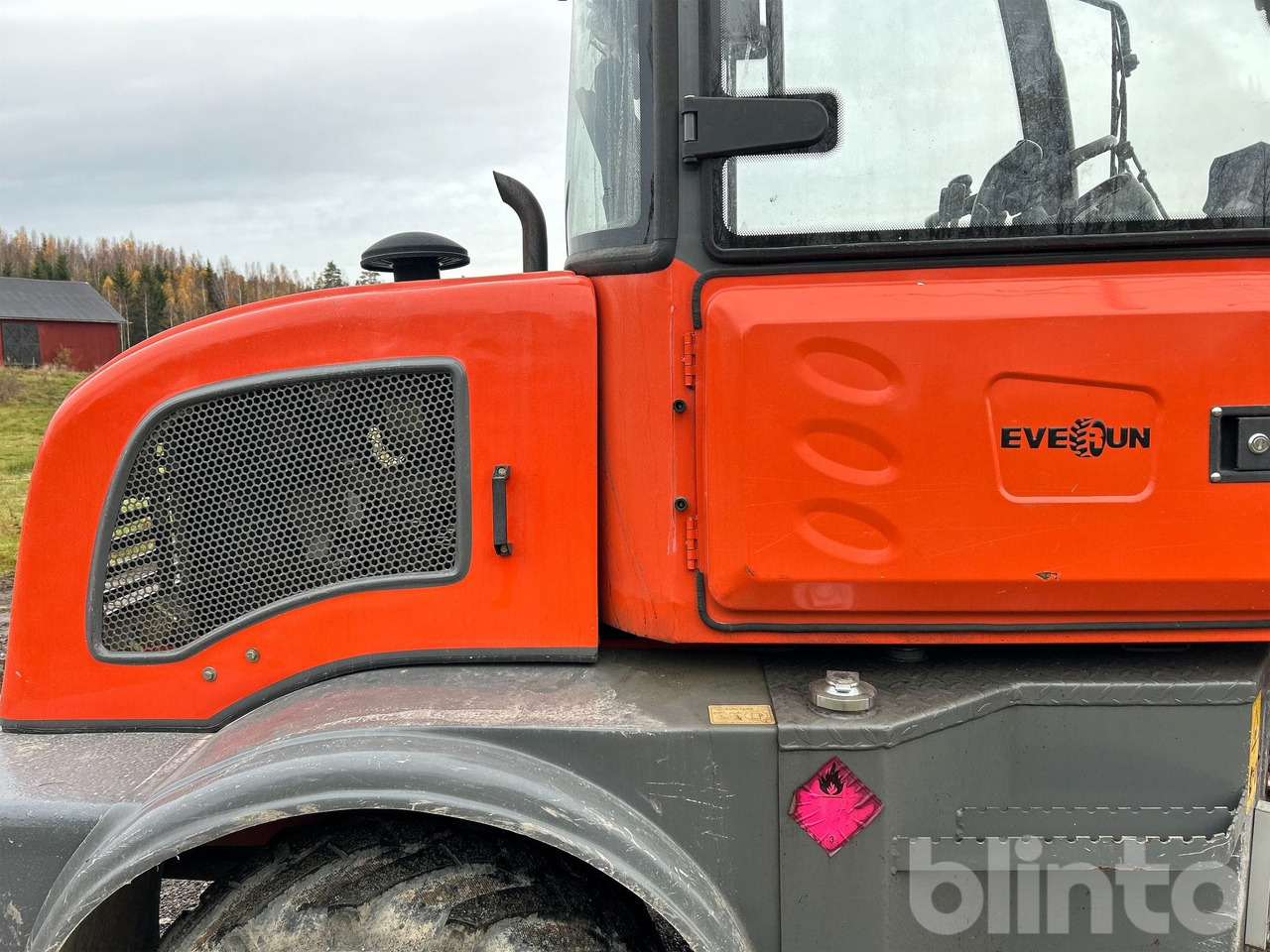 Wheel loader Everun ER12 med gafflar och planeringskopa
