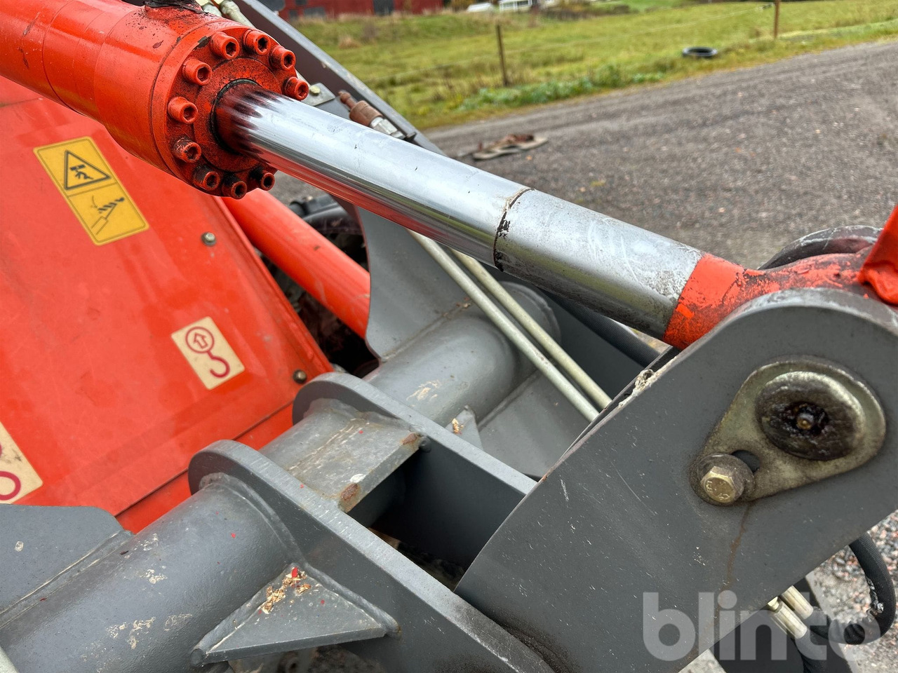 Wheel loader Everun ER12 med gafflar och planeringskopa