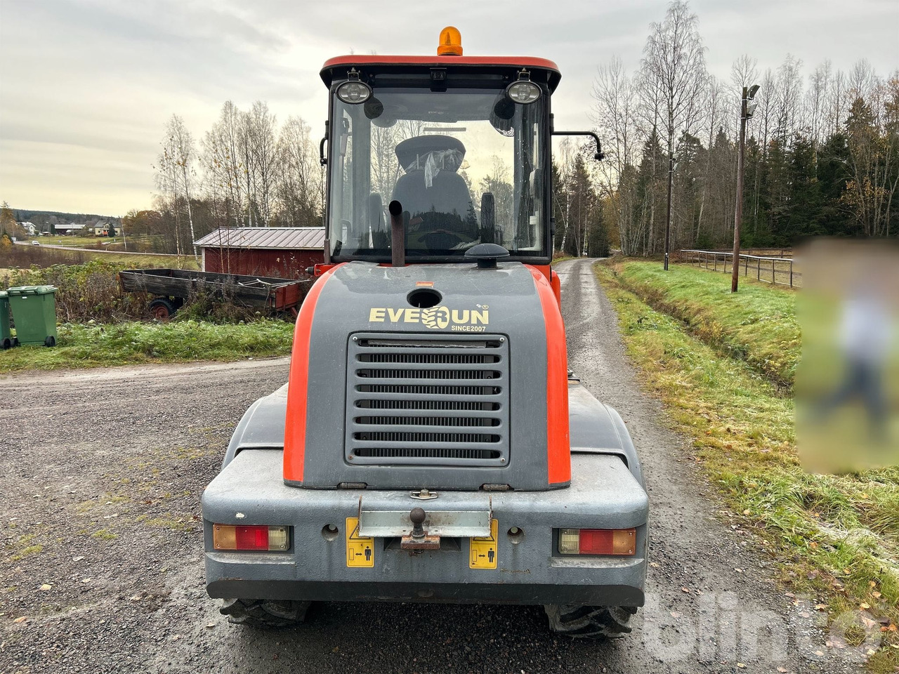 Wheel loader Everun ER12 med gafflar och planeringskopa