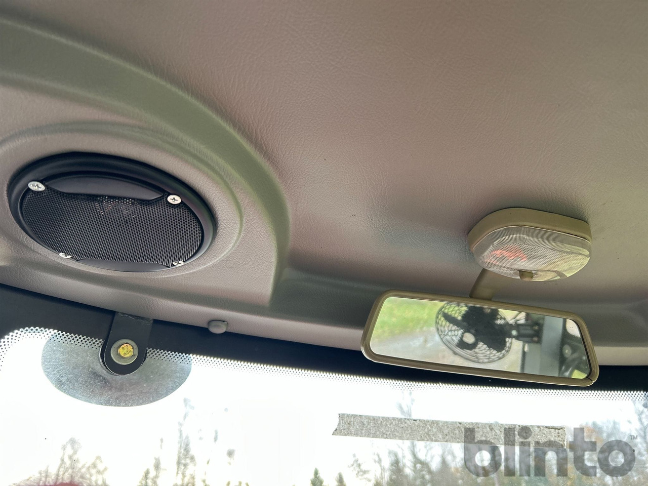 Wheel loader Everun ER12 med gafflar och planeringskopa