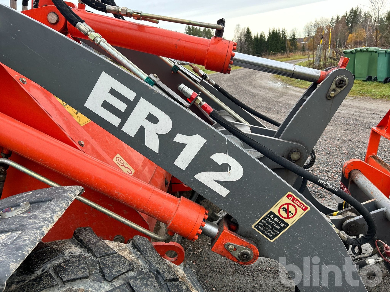 Wheel loader Everun ER12 med gafflar och planeringskopa