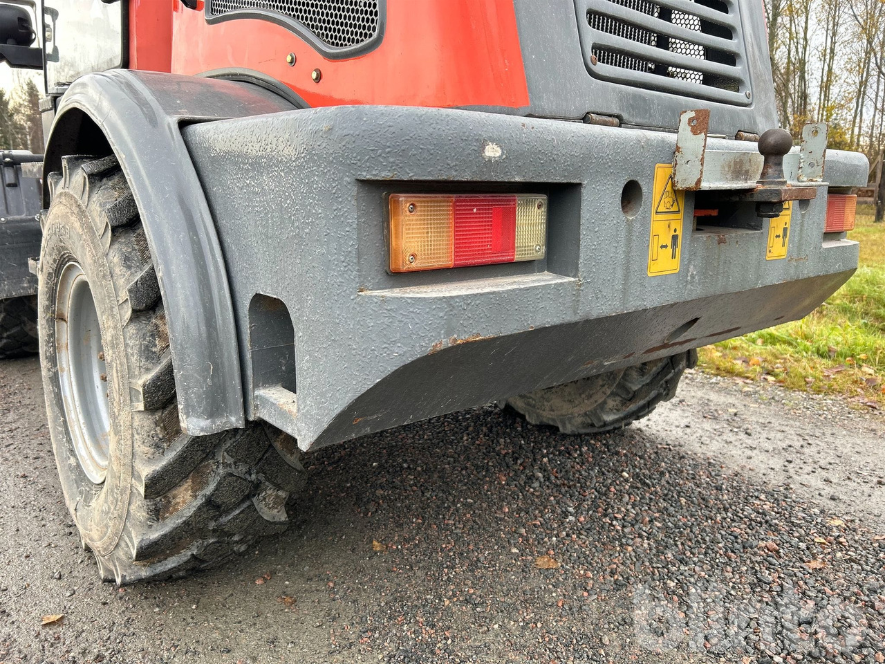 Wheel loader Everun ER12 med gafflar och planeringskopa