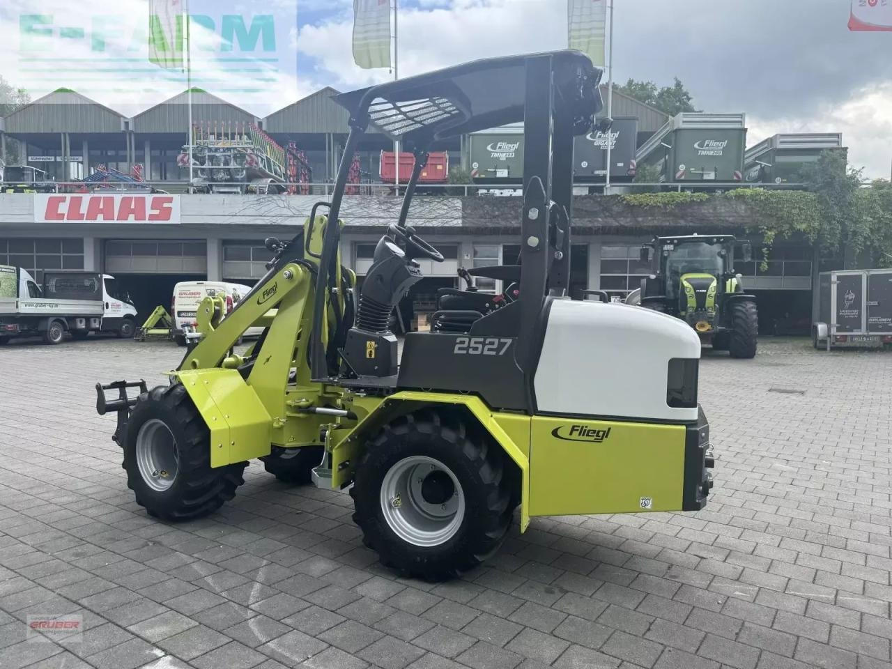 Wheel loader Fliegl 25-27 inkl. 3 anbaugeräte