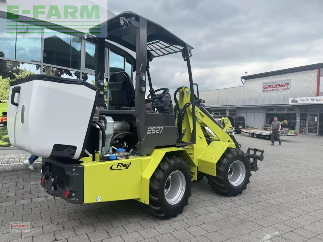 Wheel loader Fliegl 25-27 inkl. 3 anbaugeräte