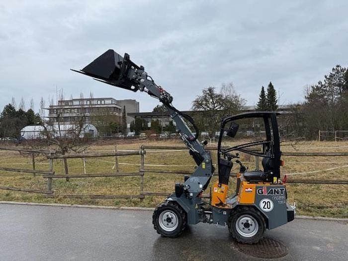 Wheel loader GiANT G1100